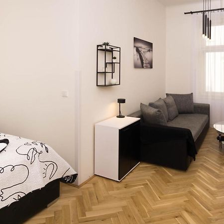 Black & White Apartment Prague By Wenceslas Square And Muzeum Exterior foto